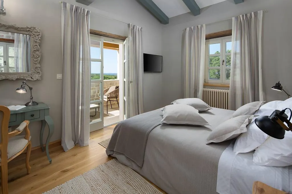 Ladici Villa Nevia